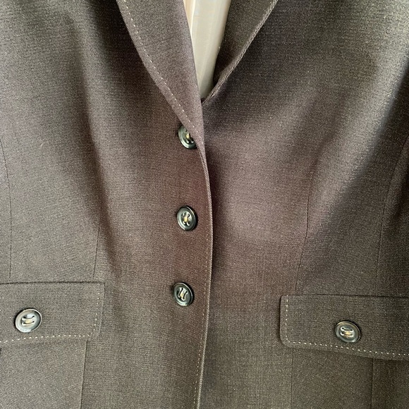 Women’s Anne Klein 18W 3 button dark brown with tan stitching. Lined - Picture 3 of 4